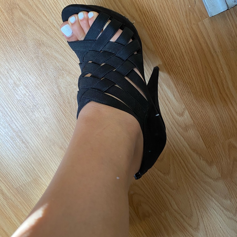 Jessica Simpson black heels